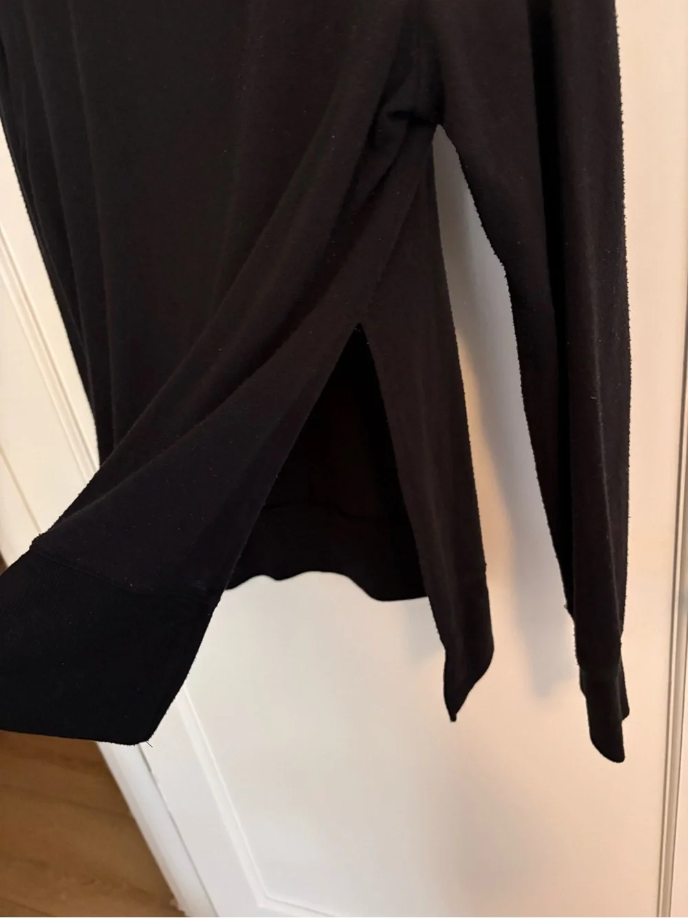 ALO Yoga Black Long Sleeve Crewneck Top